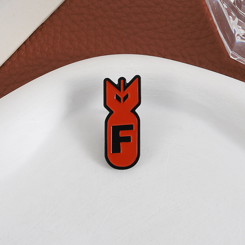Cartoon Red Bomb F Logo Enamel - Party Games Bomb recensie en prijs