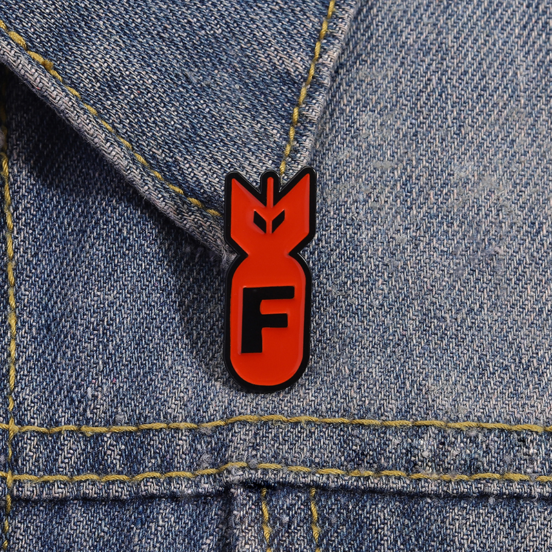 Cartoon Red Bomb F Logo Enamel - Party Games Bomb recensie en prijs